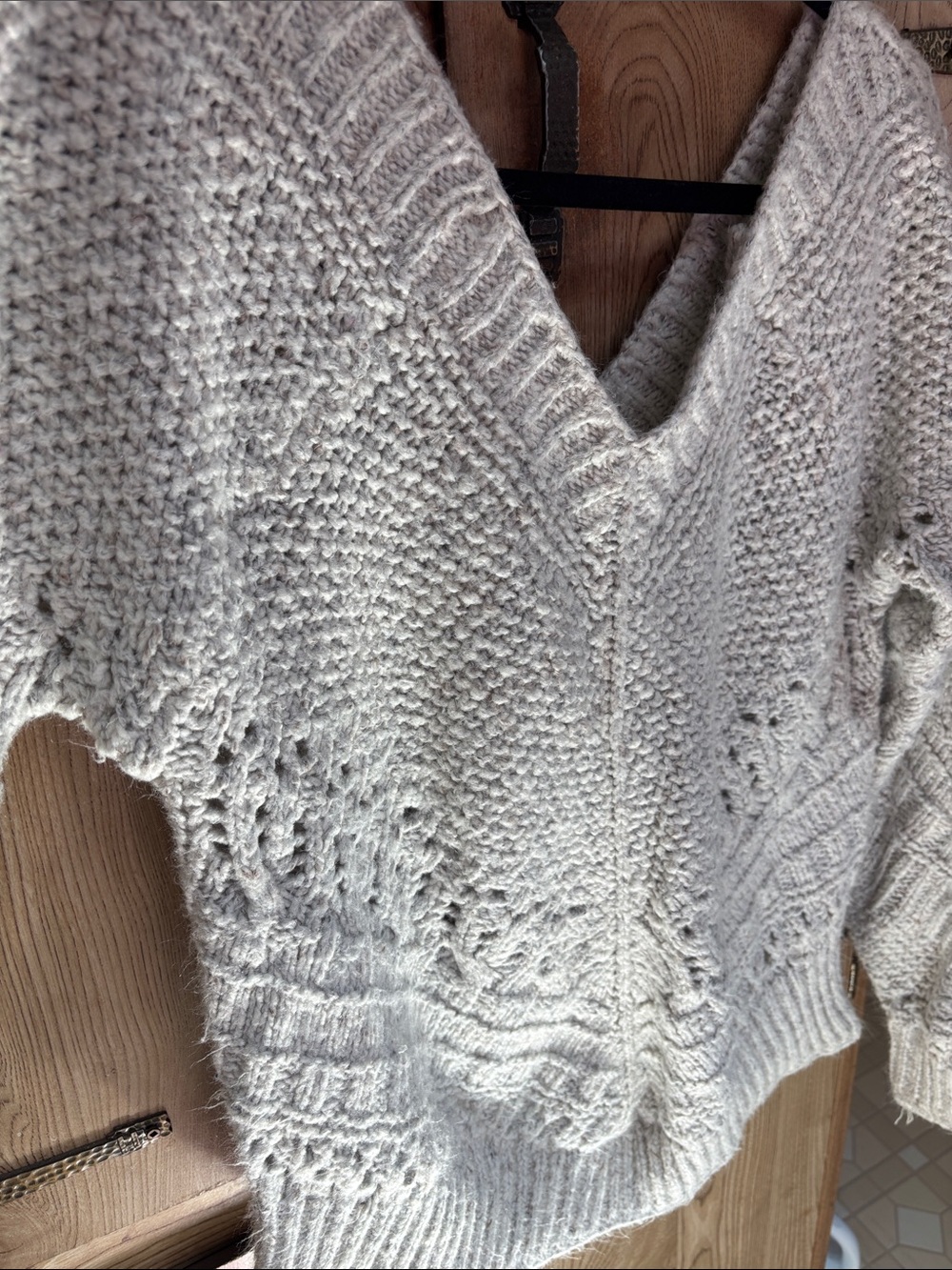 Maurices women's open-knit V-neck pullover sweater size M - Picture 2 of 4
